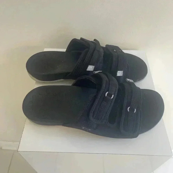 Vionic Sarah Orthotic Supportive
Slide Sandals black color in good condition - Picture 1 of 14